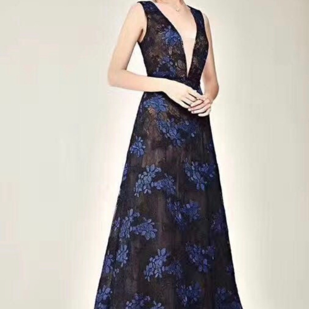BCBGMAXAZRIA Brea Lace Gown NWT